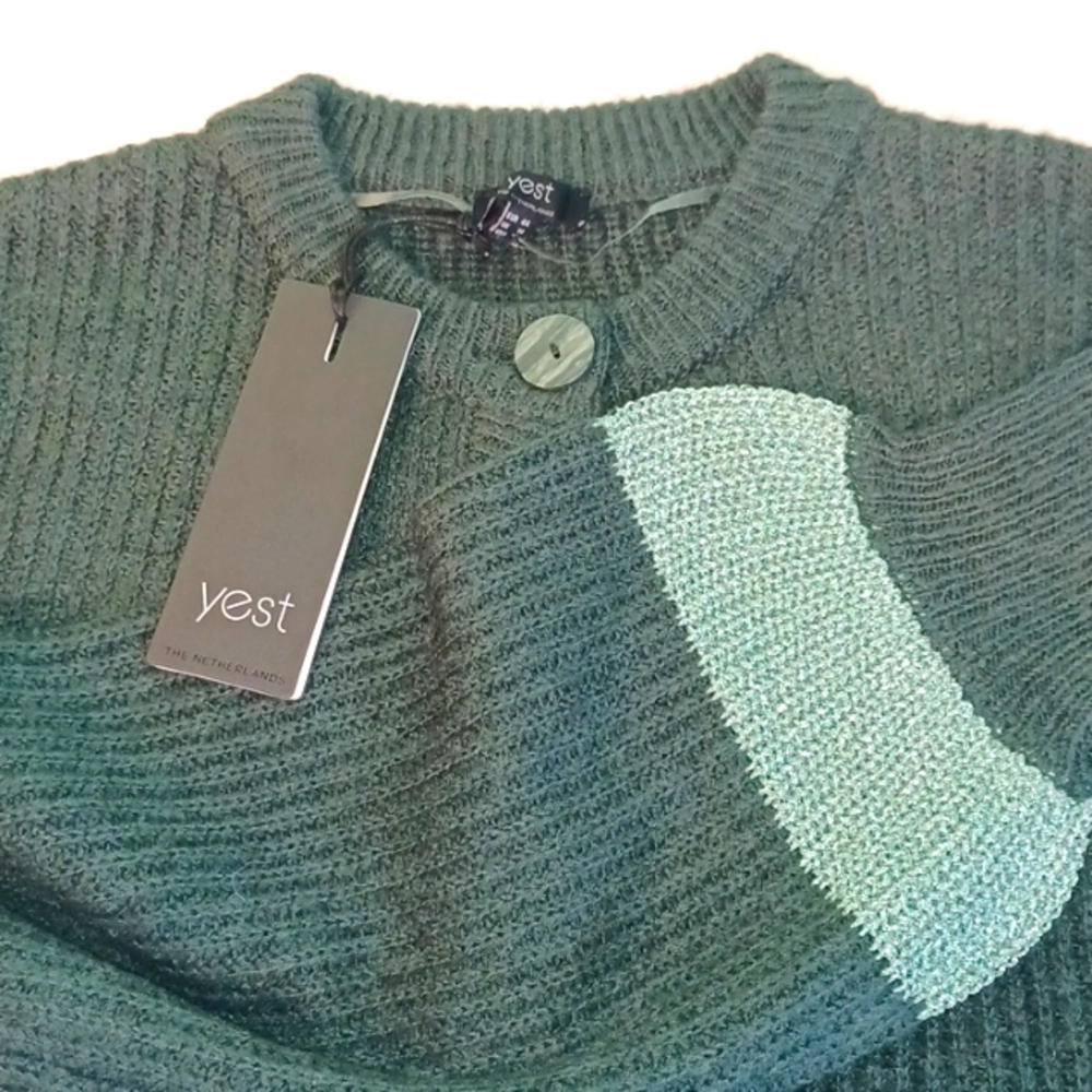 NEW WITH TAGS! Yest 8 Dark Forest Green Button Up Sweater (4453)
